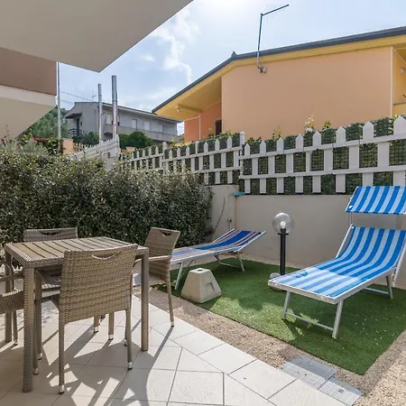 Holiday home Villetta Milena Climatizzata Con Giardino Privato
